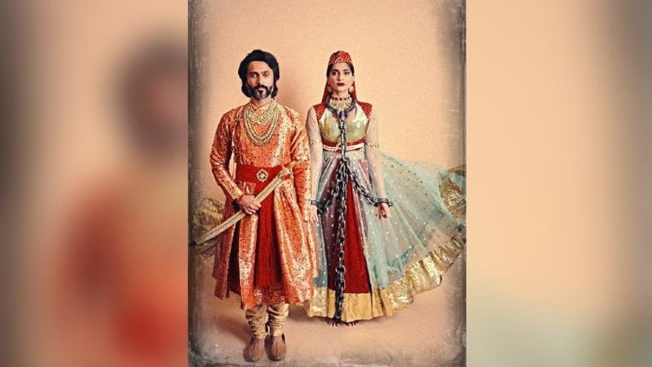 হ্যালোইনের দিন বলি আইকনদের বেছে নয়া চমক সোনমের, দেখুন নজরকাড়া ছবি হ্যালোইনের দিন বলি আইকনদের বেছে নয়া চমক সোনমের, দেখুন নজরকাড়া ছবি