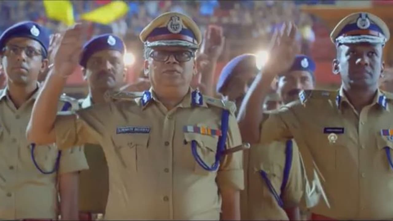 'ഇത് സേനാ.. നമ്മുടെ സേനാ..' സിഗ്നേച്ചര് ഫിലിമും, ബെഹ്റയുടെ വരികളില് പൊലീസ് ഗാനവും പ്രകാശനം ചെയ്തു 'ഇത് സേനാ.. നമ്മുടെ സേനാ..' സിഗ്നേച്ചര് ഫിലിമും, ബെഹ്റയുടെ വരികളില് പൊലീസ് ഗാനവും പ്രകാശനം ചെയ്തു