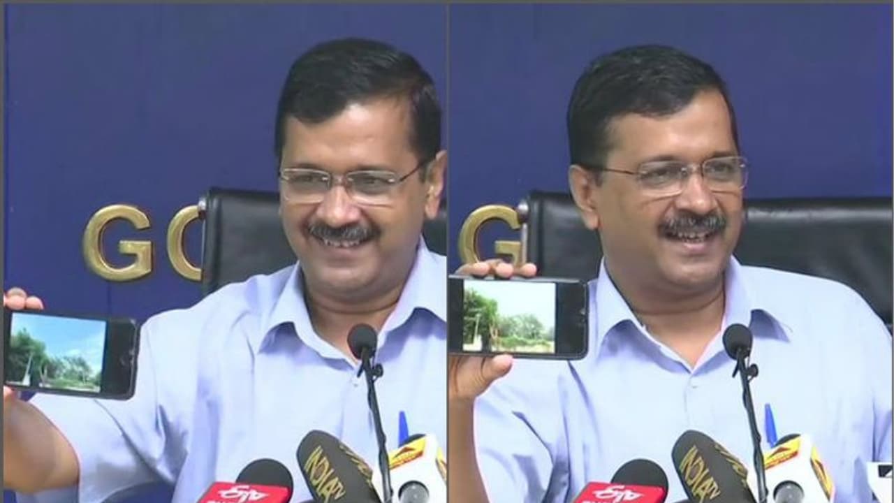 বিরোধীরা দিয়েছেন বাজি পোড়ানোর উস্কানি, মোবাইল হাতে দুষণের অদ্ভূত ব্যাখ্যা দিলেন কেজরিওয়াল বিরোধীরা দিয়েছেন বাজি পোড়ানোর উস্কানি, মোবাইল হাতে দুষণের অদ্ভূত ব্যাখ্যা দিলেন কেজরিওয়াল