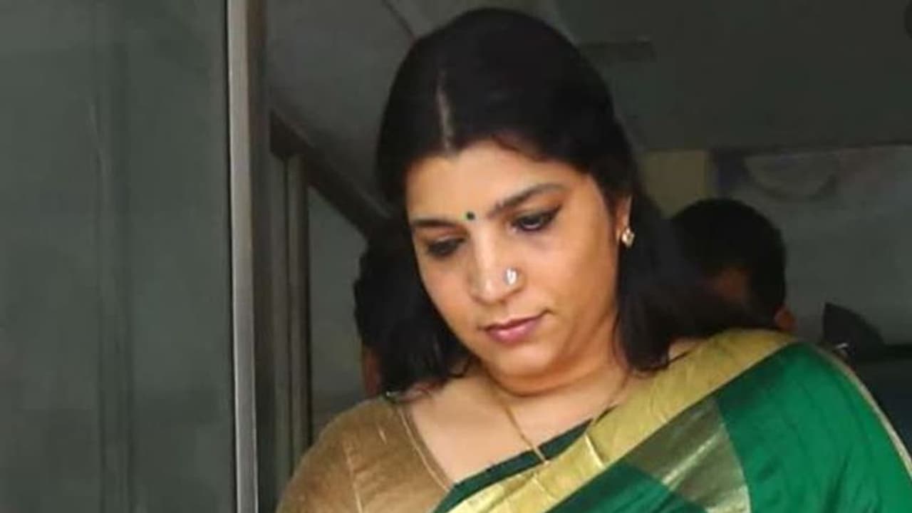 சிறை தண்டனை பெற்ற 1 மணி நேரத்தில் ஜாமீன் !! அசத்திய சரிதா நாயர் !! சிறை தண்டனை பெற்ற 1 மணி நேரத்தில் ஜாமீன் !! அசத்திய சரிதா நாயர் !!