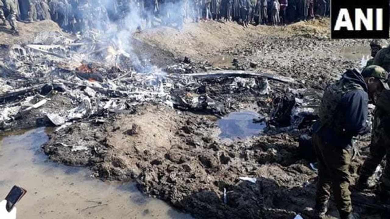 സേന വെടിവയ്പില്‍ ഹെലികോപ്റ്റര്‍ തകര്‍ന്ന് മരിച്ച സേനാംഗങ്ങള്‍ക്ക് അവാര്‍ഡിന് ശുപാര്‍ശ ചെയ്ത് വ്യോമസേന