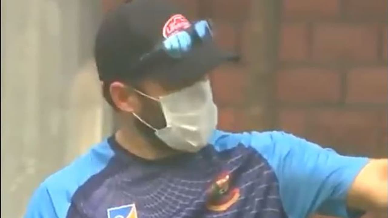 ಮಾಸ್ಕ್ ಧರಿಸಿದ ಬಾಂಗ್ಲಾ ತಂಡ; ದೆಹಲಿ ಸಿಎಂ ಕೇಜ್ರಿವಾಲ್ ತಿವಿದ ಗಂಭೀರ್! ಮಾಸ್ಕ್ ಧರಿಸಿದ ಬಾಂಗ್ಲಾ ತಂಡ; ದೆಹಲಿ ಸಿಎಂ ಕೇಜ್ರಿವಾಲ್ ತಿವಿದ ಗಂಭೀರ್!