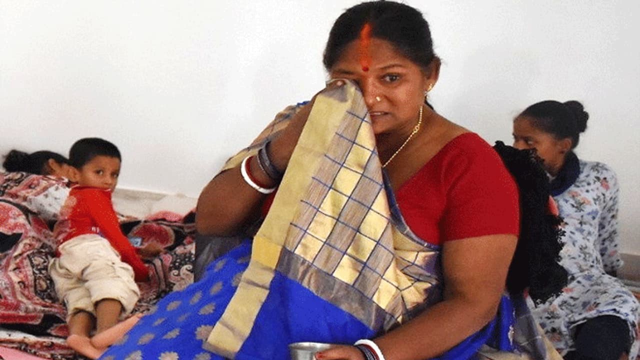 कभी दाने दाने को मोहताज थी यह महिला, फिर हुआ ऐसा चमत्कार कि बदल गई पूरे परिवार की किस्मत कभी दाने दाने को मोहताज थी यह महिला, फिर हुआ ऐसा चमत्कार कि बदल गई पूरे परिवार की किस्मत