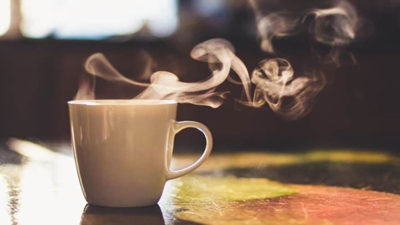 രാവിലെ എഴുന്നേറ്റയുടന് കോഫി കഴിക്കുന്ന പതിവുണ്ടോ? എങ്കില് പുതിയ പഠനം പറയുന്നത് അറിയൂ... രാവിലെ എഴുന്നേറ്റയുടന് കോഫി കഴിക്കുന്ന പതിവുണ്ടോ? എങ്കില് പുതിയ പഠനം പറയുന്നത് അറിയൂ...