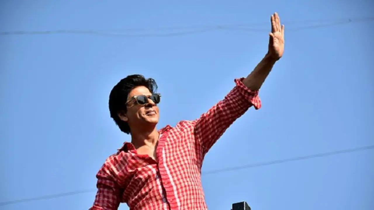 Fans celebrate Shah Rukh Khan's birthday in unique and special ways Fans celebrate Shah Rukh Khan's birthday in unique and special ways