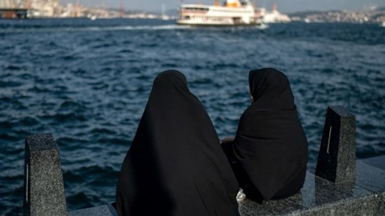 ইনস্টাগ্রামে খুল্লম খুল্লা চলছে নারী পাচার, কেনাবেচা হচ্ছে যৌনদাসী