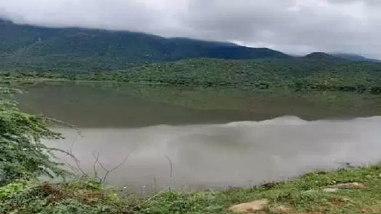 ಎರಡು ವರ್ಷಗಳ ನಂತರ ತುಂಬಿದ ಡ್ಯಾಂ, ಕುರಿ ಬಲಿ ನೀಡಿದ ಜನ