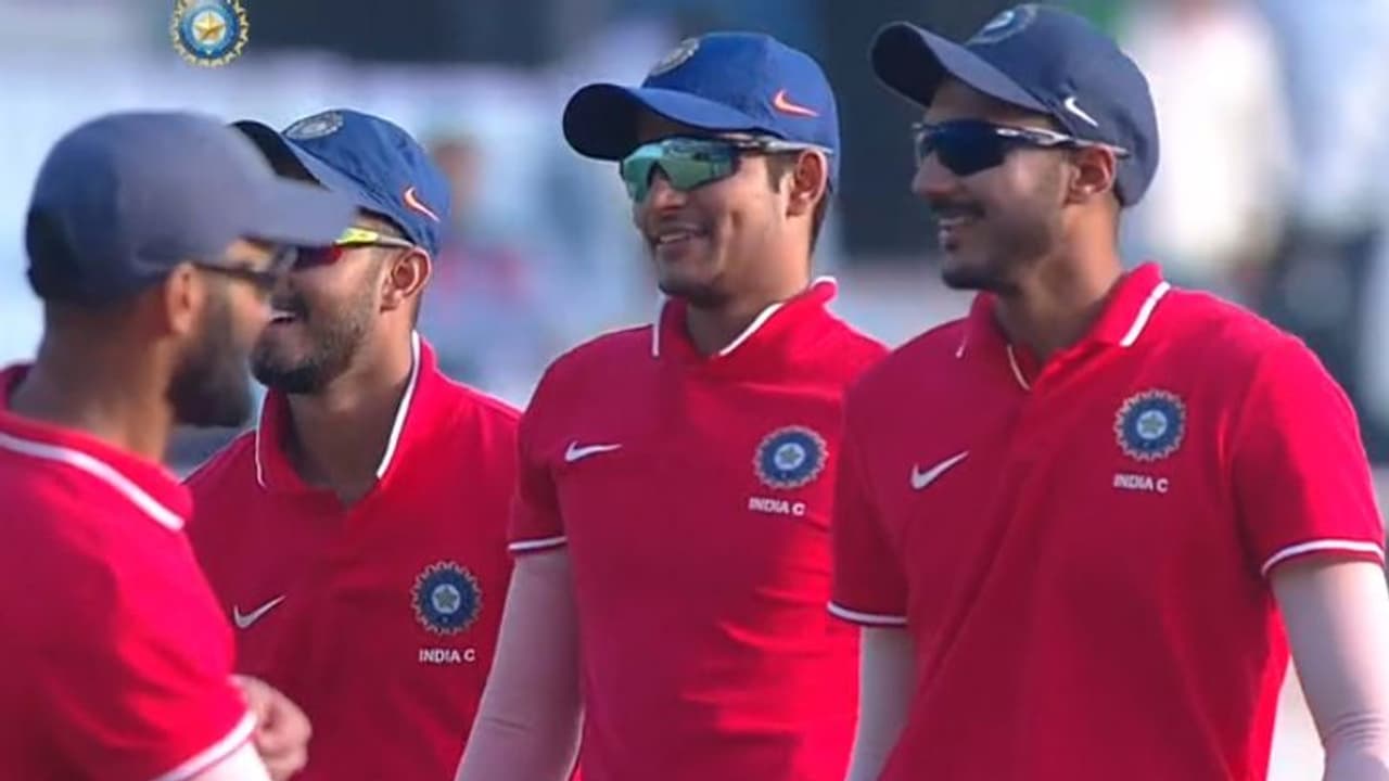 பார்த்திவ் படேல் & கோவை பார்சல் பண்ணிய இந்தியா சி.. அக்ஸர் படேலின் அதிரடியால் அபார வெற்றி