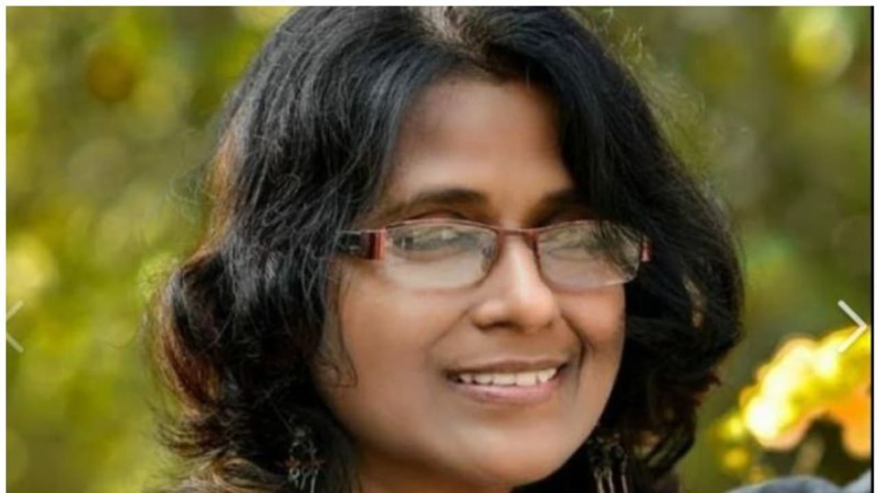 കുമ്മനം രാജശേഖരന് സ്നേഹ ചുംബനം നല്കിയ എഴുത്തുകാരനൊപ്പം വേദി പങ്കിടില്ലെന്ന് സിഎസ് ചന്ദ്രിക കുമ്മനം രാജശേഖരന് സ്നേഹ ചുംബനം നല്കിയ എഴുത്തുകാരനൊപ്പം വേദി പങ്കിടില്ലെന്ന് സിഎസ് ചന്ദ്രിക