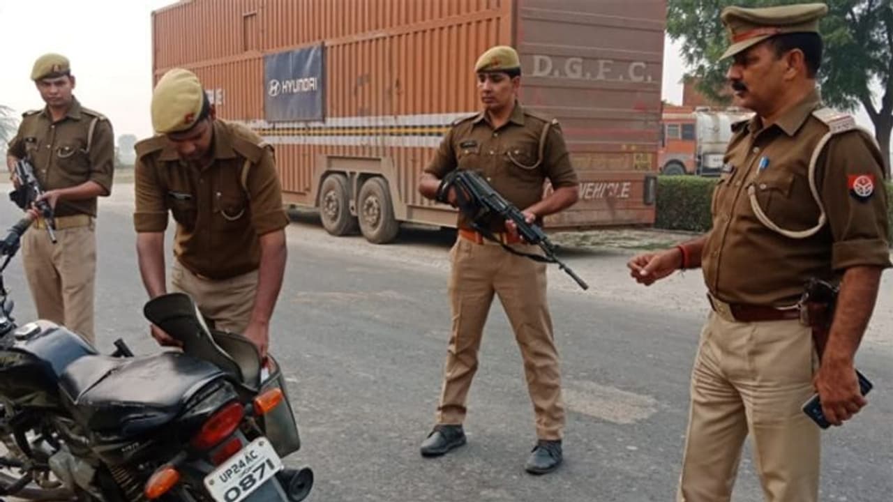 जानें क्यों हिंदू-मुस्लिम संगठनों के नेताओं के मोबाइल पर रखी  जा रही है नजर