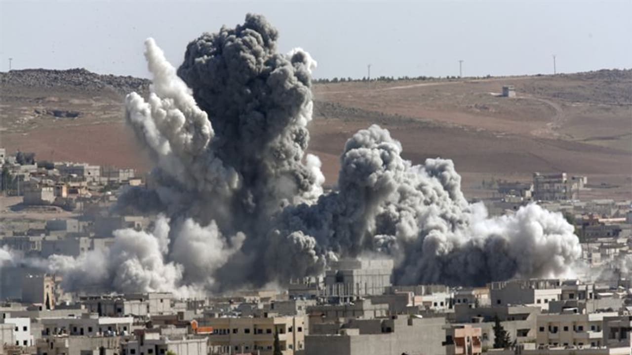 युद्धविराम के बाद भी सीरिया में नहीं रुक रहे हवाई हमले, छह लोगों की मौत युद्धविराम के बाद भी सीरिया में नहीं रुक रहे हवाई हमले, छह लोगों की मौत