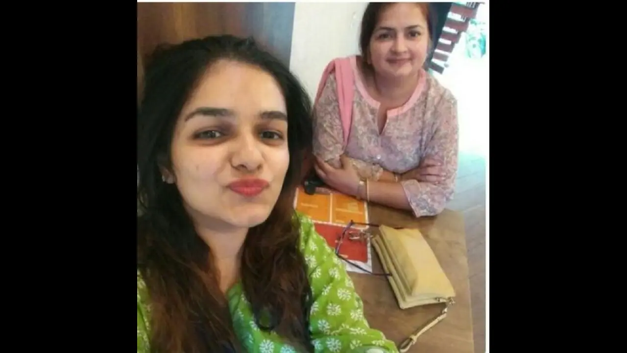 50வயதுள்ள மணமகன் தேவை: தாய்க்கு மாப்பிள்ளை தேடி மகள் அளித்த விளம்பரத்தால் ட்விட்டரில் குவியும் பாராட்டு 50வயதுள்ள மணமகன் தேவை: தாய்க்கு மாப்பிள்ளை தேடி மகள் அளித்த விளம்பரத்தால் ட்விட்டரில் குவியும் பாராட்டு