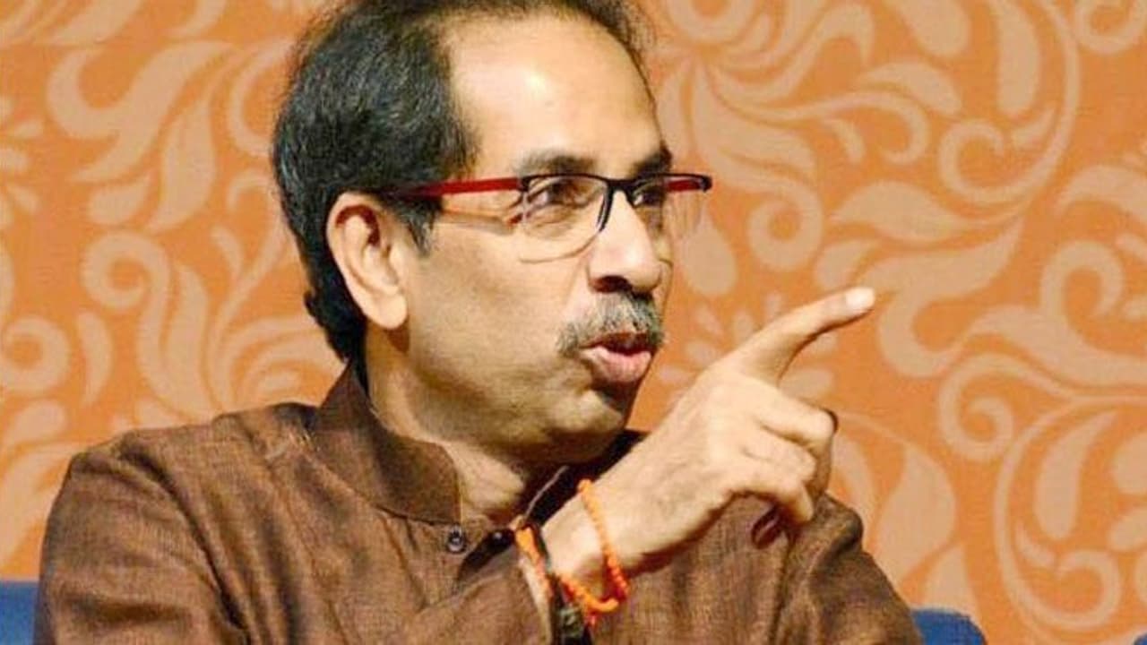 குடியரசுத் தலைவர் என்ன உங்க சட்டைபாக்கெட்டில் இருக்கிறாரா ? பாஜகவை காய்ச்சி எடுத்த சிவசேனா குடியரசுத் தலைவர் என்ன உங்க சட்டைபாக்கெட்டில் இருக்கிறாரா ? பாஜகவை காய்ச்சி எடுத்த சிவசேனா