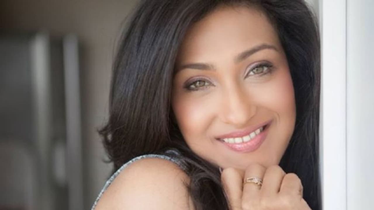 হৃদয়ের নানা ঋতুতে সঙ্গে 'সোশ্য়াল ইস্য়ু'তেও, বাজিমাত ঋতুপর্ণার অফিসিয়াল ইউটিউব চ্য়ানেল