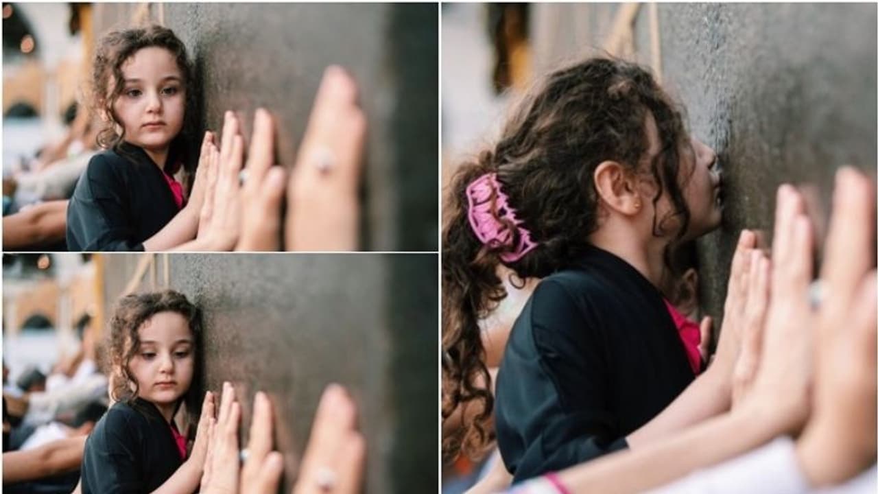 'വിശുദ്ധ ഗേഹത്തെ മുത്തുന്ന പെൺകുട്ടി'; മിസ്ക് ആർട്ട് ഷോയിൽ തരംഗമായി ആ ചിത്രങ്ങൾ 'വിശുദ്ധ ഗേഹത്തെ മുത്തുന്ന പെൺകുട്ടി'; മിസ്ക് ആർട്ട് ഷോയിൽ തരംഗമായി ആ ചിത്രങ്ങൾ