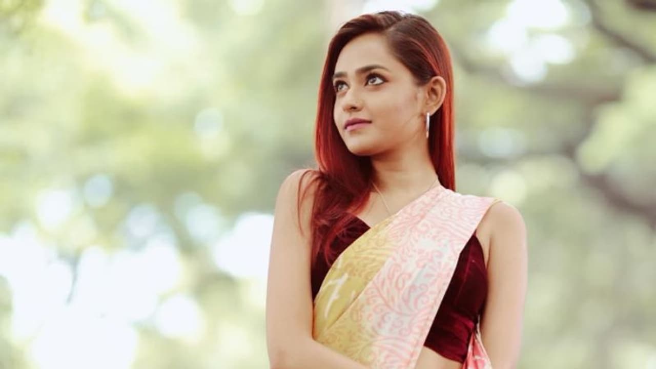 ডিপ্রেশন নিয়ে মুখ খুললেন অভিনেত্রী মিশমি, জানালের মনের কথা ডিপ্রেশন নিয়ে মুখ খুললেন অভিনেত্রী মিশমি, জানালের মনের কথা