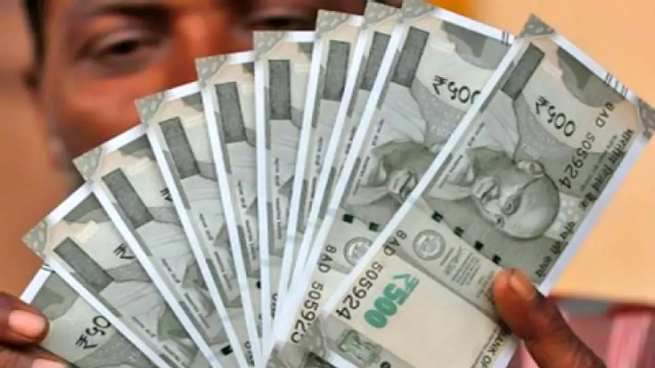 ಚಾಮರಾಜನಗರ: 2 ವರ್ಷಗಳಿಂದ ವೇತನ ಕೊಟ್ಟಿಲ್ಲ, ಸಿಬ್ಬಂದಿ ಪ್ರತಿಭಟನೆ ಚಾಮರಾಜನಗರ: 2 ವರ್ಷಗಳಿಂದ ವೇತನ ಕೊಟ್ಟಿಲ್ಲ, ಸಿಬ್ಬಂದಿ ಪ್ರತಿಭಟನೆ