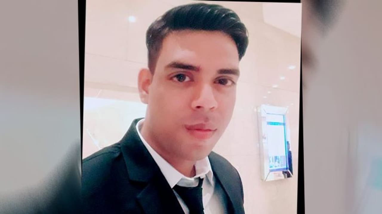 লাখ টাকার মোবাইল ছিনতাই, বাঁচাতে গিয়ে ট্রেন থেকে পড়ে মৃত্যু তথ্যপ্রযুক্তি কর্মীর লাখ টাকার মোবাইল ছিনতাই, বাঁচাতে গিয়ে ট্রেন থেকে পড়ে মৃত্যু তথ্যপ্রযুক্তি কর্মীর