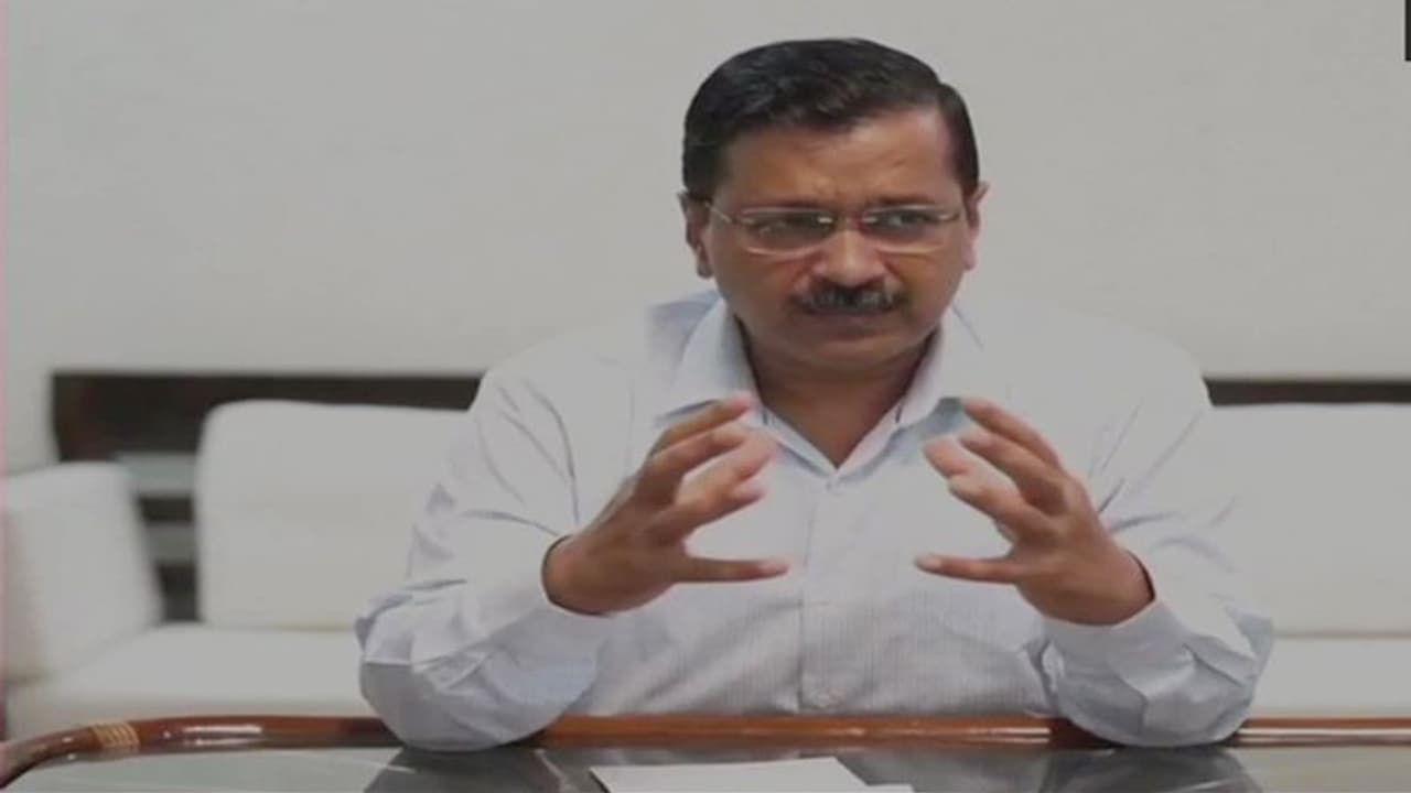 दिल्ली में प्रदूषण का कहर जारी, केजरीवाल की अपील राजनीति छोड़ सभी सरकार साथ आएं दिल्ली में प्रदूषण का कहर जारी, केजरीवाल की अपील राजनीति छोड़ सभी सरकार साथ आएं
