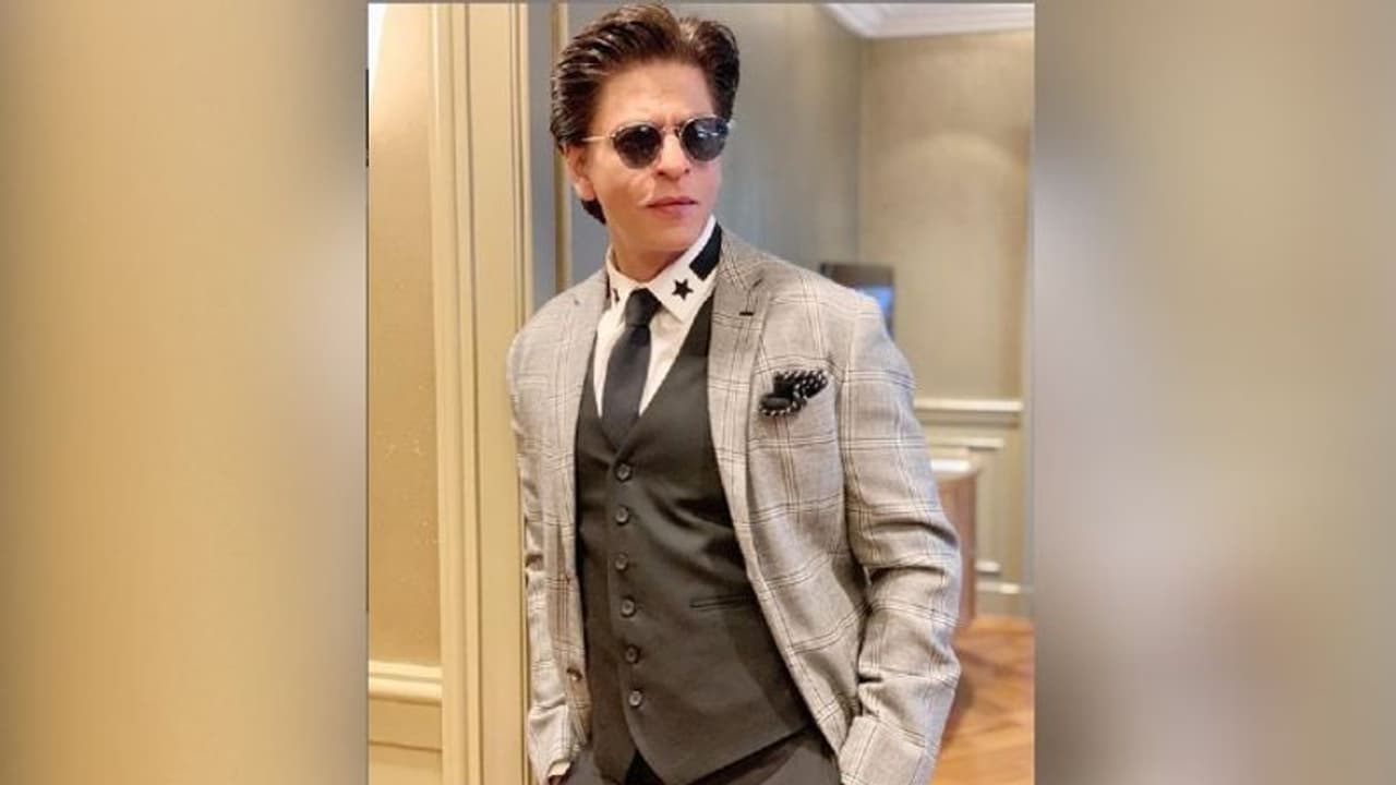 বুর্জ খলিফার উপহার পেয়ে আপ্লুত শাহরুখ, দেখুন ভিডিও