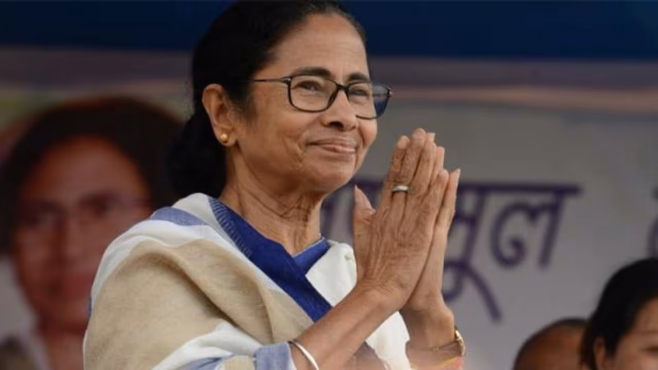 पीएम के साथ बैठक में ममता को दिखी राजनीति, बोली राजनीति कर रहा है केन्द्र