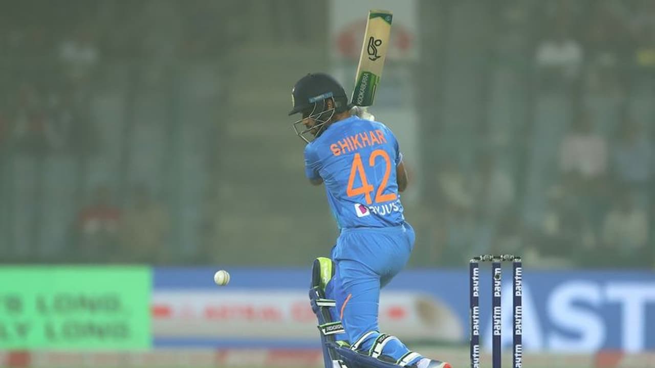 ಬ್ಯಾಟಿಂಗ್ನಲ್ಲಿ ರೋಹಿತ್ ಪಡೆಗೆ ಹಿನ್ನಡೆ; ಬಾಂಗ್ಲಾಗೆ ಸುಲಭ ಗುರಿ! ಬ್ಯಾಟಿಂಗ್ನಲ್ಲಿ ರೋಹಿತ್ ಪಡೆಗೆ ಹಿನ್ನಡೆ; ಬಾಂಗ್ಲಾಗೆ ಸುಲಭ ಗುರಿ!