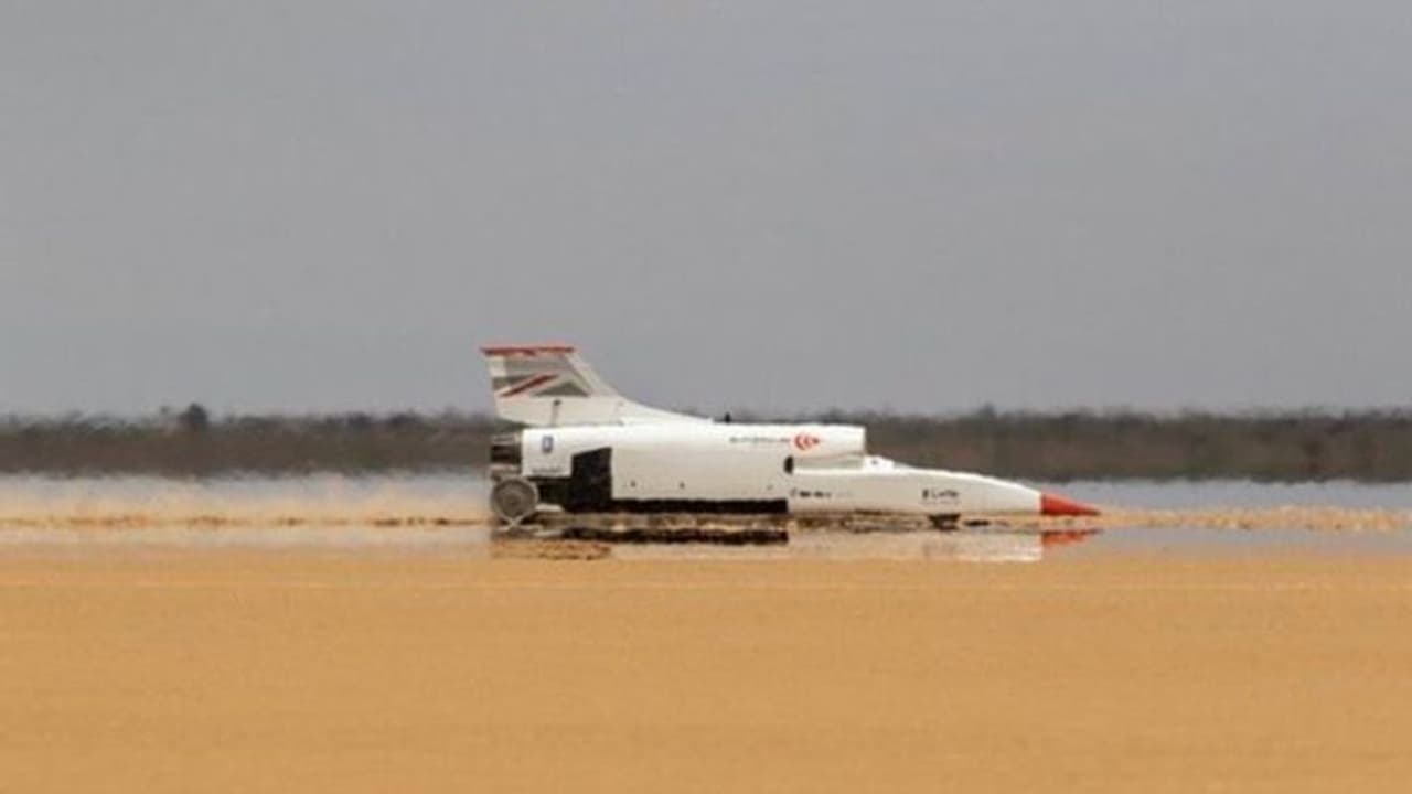 ശബ്ദത്തിന്റെ വേഗതയും തോറ്റ് പിന്മാറും; പരീക്ഷണ ഓട്ടത്തില് ലോകത്തെ അമ്പരപ്പിച്ച് റോള്സ് റോയ്സിന്റെ 'ബ്ലഡ് ഹൗണ്ട്' ശബ്ദത്തിന്റെ വേഗതയും തോറ്റ് പിന്മാറും; പരീക്ഷണ ഓട്ടത്തില് ലോകത്തെ അമ്പരപ്പിച്ച് റോള്സ് റോയ്സിന്റെ 'ബ്ലഡ് ഹൗണ്ട്'