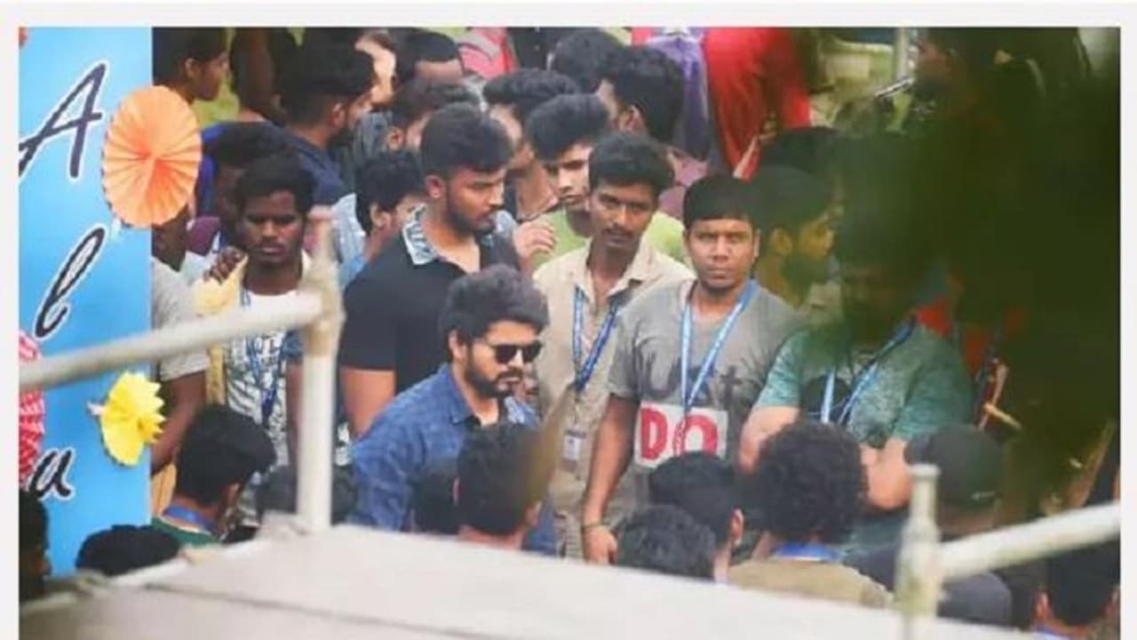 டான்ஸர்களுடன் பிரம்மாண்டமாக படமாக்கப்படும் விஜய்யின் ஓபனிங் பாடல்!.. தளபதி 64 படத்தின் மாஸ் அப்டேட்... டான்ஸர்களுடன் பிரம்மாண்டமாக படமாக்கப்படும் விஜய்யின் ஓபனிங் பாடல்!.. தளபதி 64 படத்தின் மாஸ் அப்டேட்...