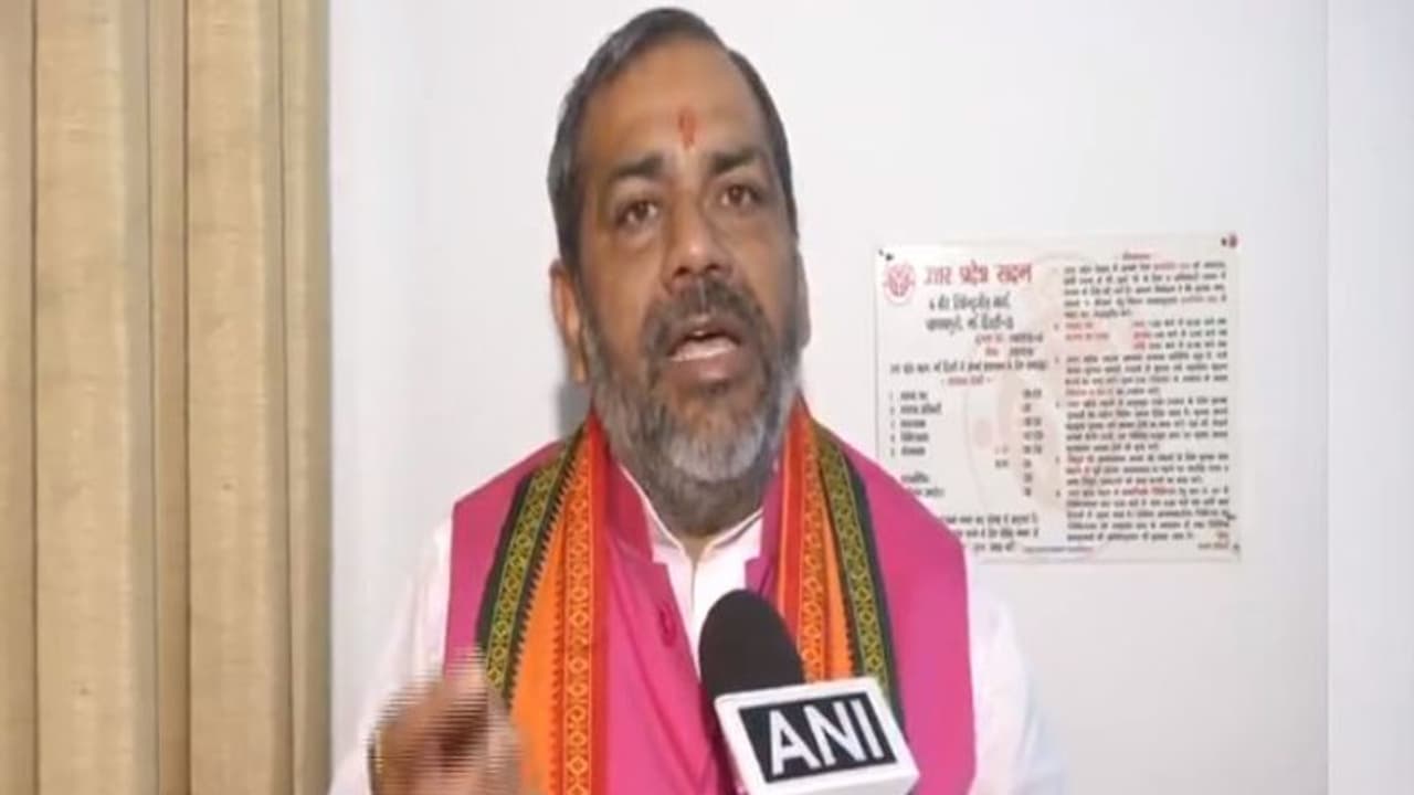 ദില്ലിയിലെ വായു മലിനീകരണം മാറാന് ഇന്ദ്രനെ പ്രീതിപ്പെടുത്തണം; യാഗം ചെയ്യണമെന്നും ബിജെപി മന്ത്രി ദില്ലിയിലെ വായു മലിനീകരണം മാറാന് ഇന്ദ്രനെ പ്രീതിപ്പെടുത്തണം; യാഗം ചെയ്യണമെന്നും ബിജെപി മന്ത്രി