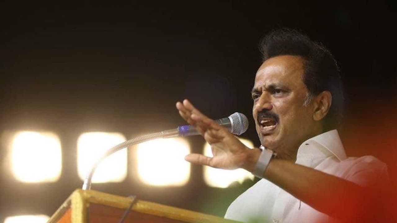 மு.க.ஸ்டாலினுக்கு குறி... முக்கிய சோர்ஸை அலேக்காகத் தூக்கிய பாஜக..! மு.க.ஸ்டாலினுக்கு குறி... முக்கிய சோர்ஸை அலேக்காகத் தூக்கிய பாஜக..!