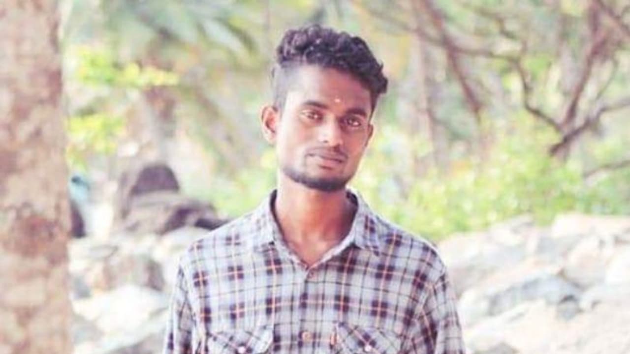 ബൈക്ക് നിയന്ത്രണം വിട്ട് മതിലിൽ ഇടിച്ച് യുവാവ് മരിച്ചു ബൈക്ക് നിയന്ത്രണം വിട്ട് മതിലിൽ ഇടിച്ച് യുവാവ് മരിച്ചു