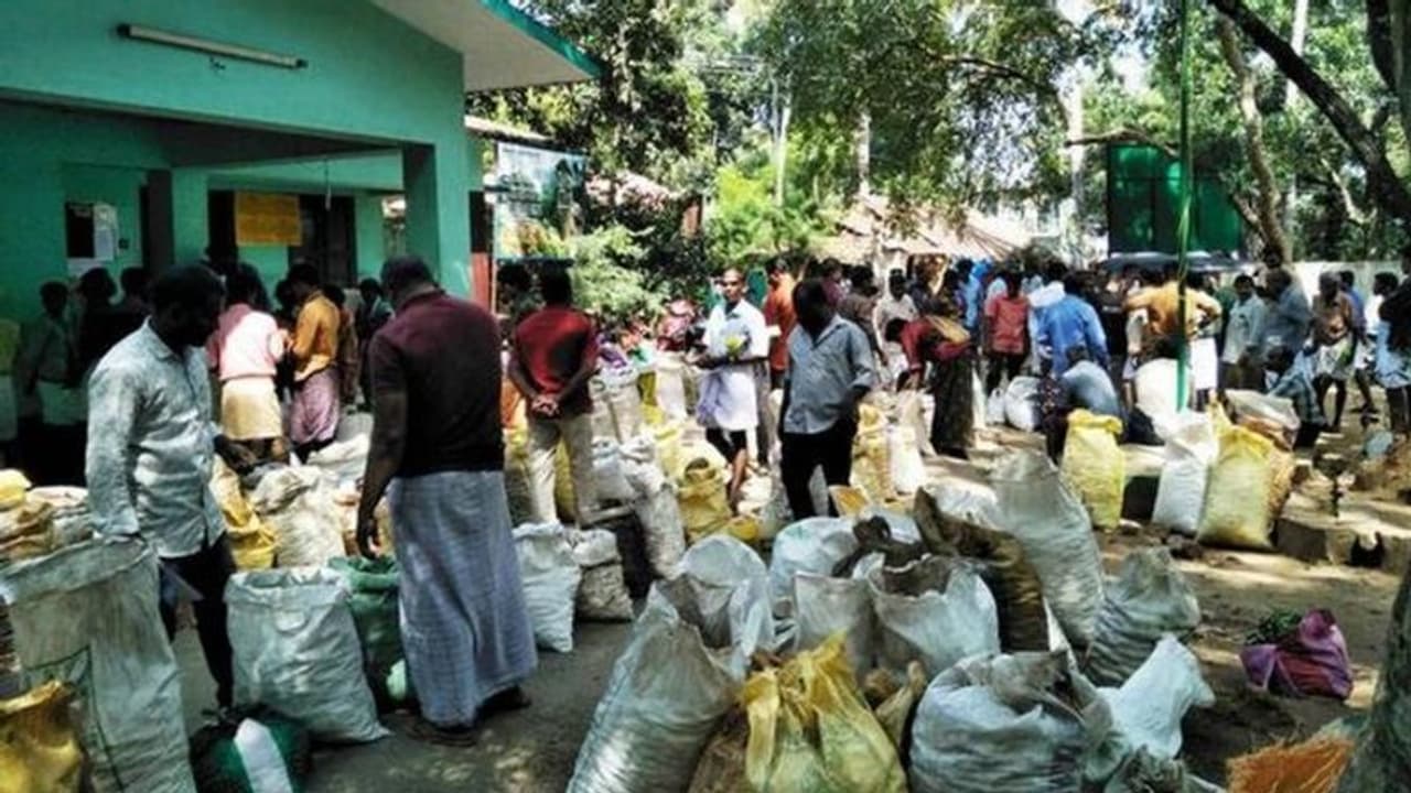 ആദിവാസികളുടെ ഉല്പന്നങ്ങളെ പിന്തുണച്ച് ചില്ല; അഞ്ച് വര്ഷത്തിനിടെ രണ്ട് കോടിയുടെ വില്പ്പന ആദിവാസികളുടെ ഉല്പന്നങ്ങളെ പിന്തുണച്ച് ചില്ല; അഞ്ച് വര്ഷത്തിനിടെ രണ്ട് കോടിയുടെ വില്പ്പന