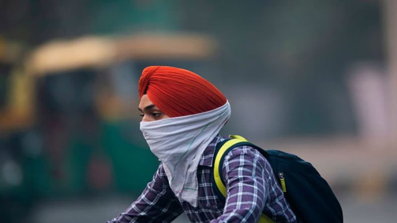 বায়ু দূষণে ভয়াবহ পরিস্থিতি দিল্লি র, রাজধানী সরানোর দাবি নেটিজেনদের বায়ু দূষণে ভয়াবহ পরিস্থিতি দিল্লি র, রাজধানী সরানোর দাবি নেটিজেনদের