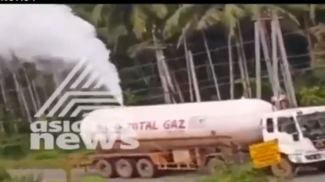 മംഗളൂരു ബാംഗ്ലൂർ ദേശീയപാതയിൽ ഗ്യാസ് ടാങ്കറില് ചോര്ച്ച മംഗളൂരു ബാംഗ്ലൂർ ദേശീയപാതയിൽ ഗ്യാസ് ടാങ്കറില് ചോര്ച്ച