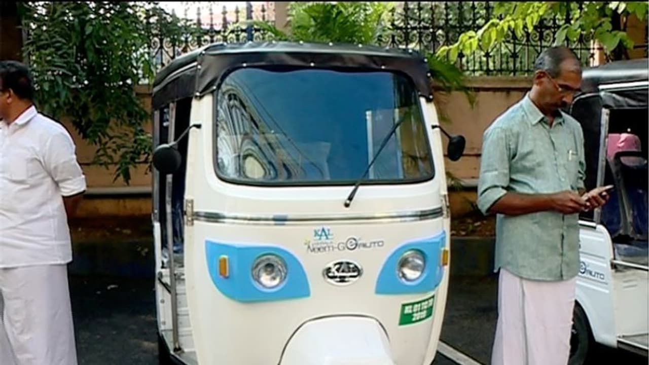 'നീംജി' നിരത്തിലിറങ്ങി: കേരളത്തിന്റെ ഇ ഓട്ടോ ഉടൻ വിപണിയിൽ 'നീംജി' നിരത്തിലിറങ്ങി: കേരളത്തിന്റെ ഇ ഓട്ടോ ഉടൻ വിപണിയിൽ