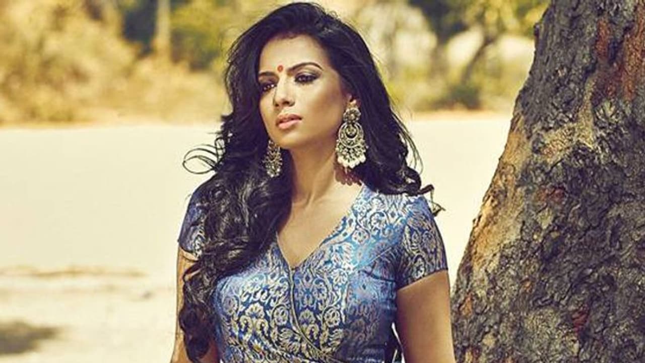 హీరోతో గొడవ వల్లే ఛాన్సులు ఇవ్వడం లేదు.. డోంట్ కేర్ అంటున్న హీరోయిన్! హీరోతో గొడవ వల్లే ఛాన్సులు ఇవ్వడం లేదు.. డోంట్ కేర్ అంటున్న హీరోయిన్!