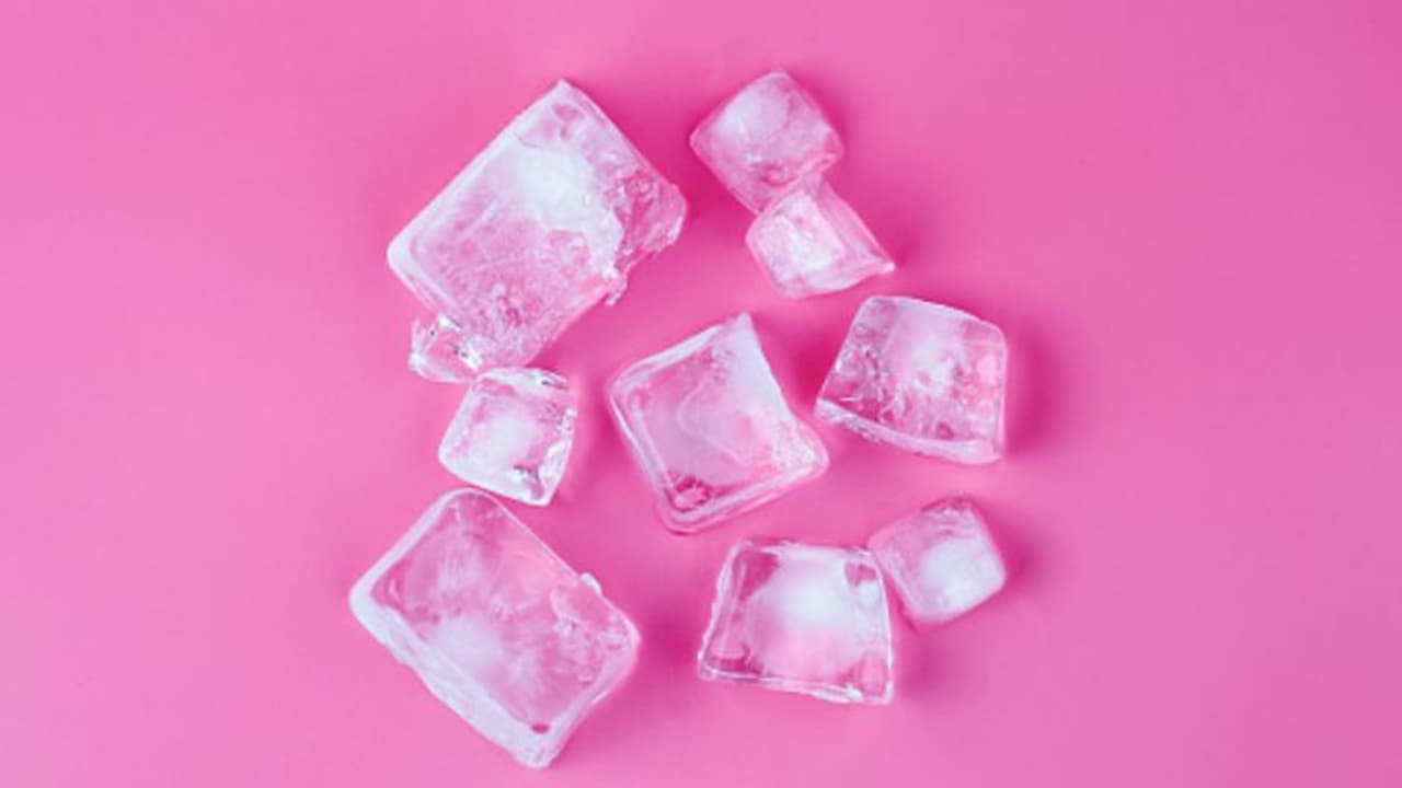 হজমের সমস্যা থেকে উচ্চ রক্তচাপ নিয়ন্ত্রণে আনুন আইস থেরাপির সাহায্যে হজমের সমস্যা থেকে উচ্চ রক্তচাপ নিয়ন্ত্রণে আনুন আইস থেরাপির সাহায্যে