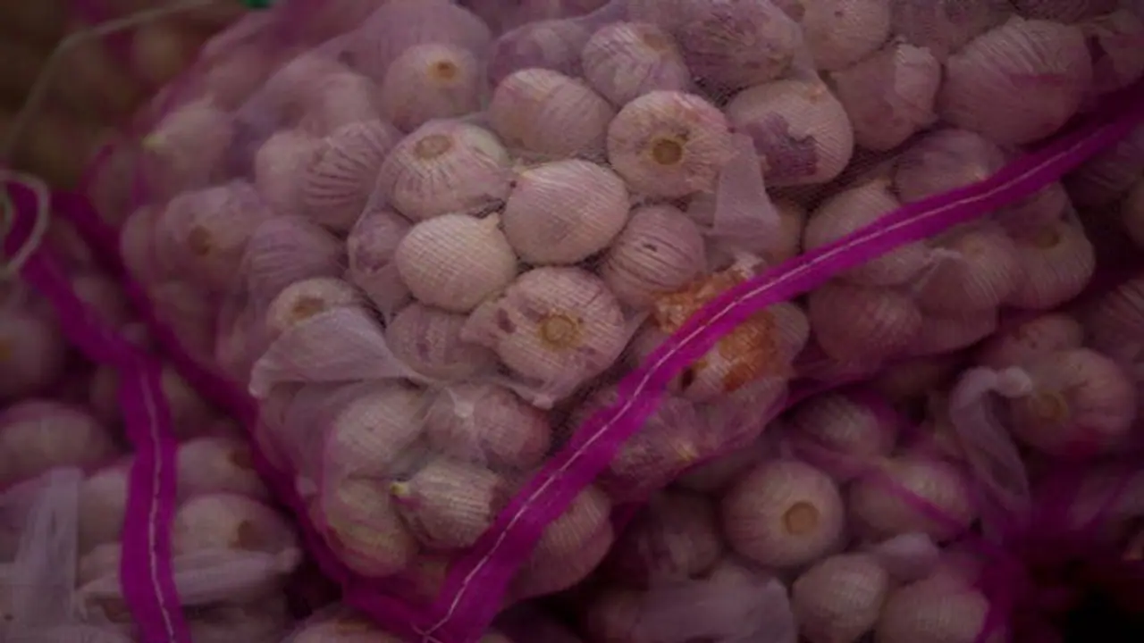 খেলেই ক্যানসারের আশঙ্কা, বড়বাজারে বাজেয়াপ্ত নিষিদ্ধ চিনা রসুন খেলেই ক্যানসারের আশঙ্কা, বড়বাজারে বাজেয়াপ্ত নিষিদ্ধ চিনা রসুন