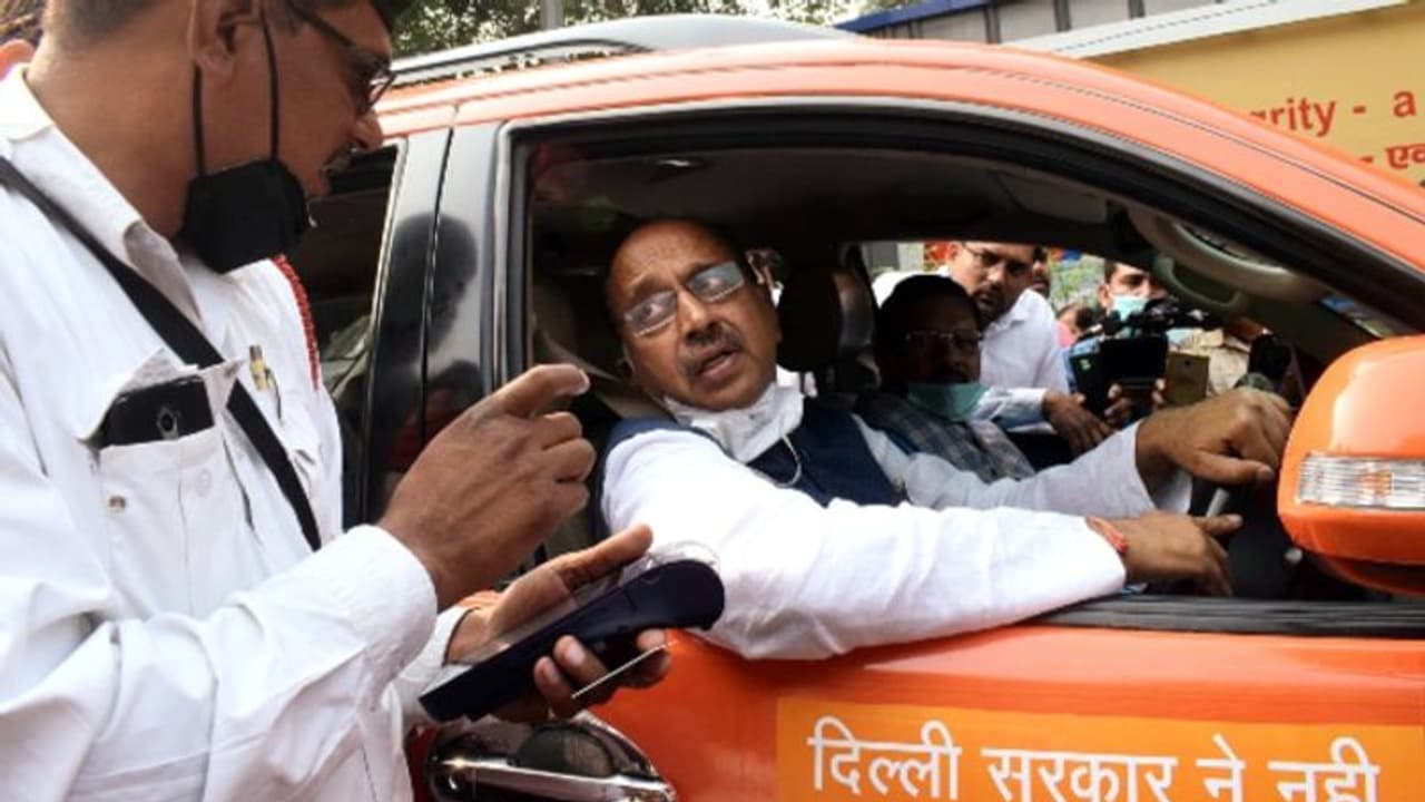 চুলোয় যাক দূষণের বিপদ, ৪০০০ টাকা জরিমানার প্রতিবাদে রাজনৈতিক জয় খুঁজলেন বিজেপি সাংসদ চুলোয় যাক দূষণের বিপদ, ৪০০০ টাকা জরিমানার প্রতিবাদে রাজনৈতিক জয় খুঁজলেন বিজেপি সাংসদ