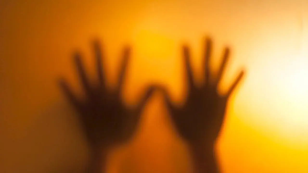 ஓடிப்போன மகன்... தாயை ஆடையின்றி ஊர்வலமாக இழுத்துச் சென்று பழிதீர்த்த கும்பல்...