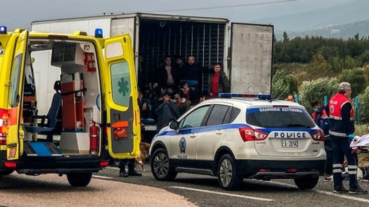 ফ্রিজের মতো ট্রাকের দরজা খুলতেই বিস্ময়, ভিতরে লুকিয়ে কারা, দুদিন সময় চাইল পুলিশ