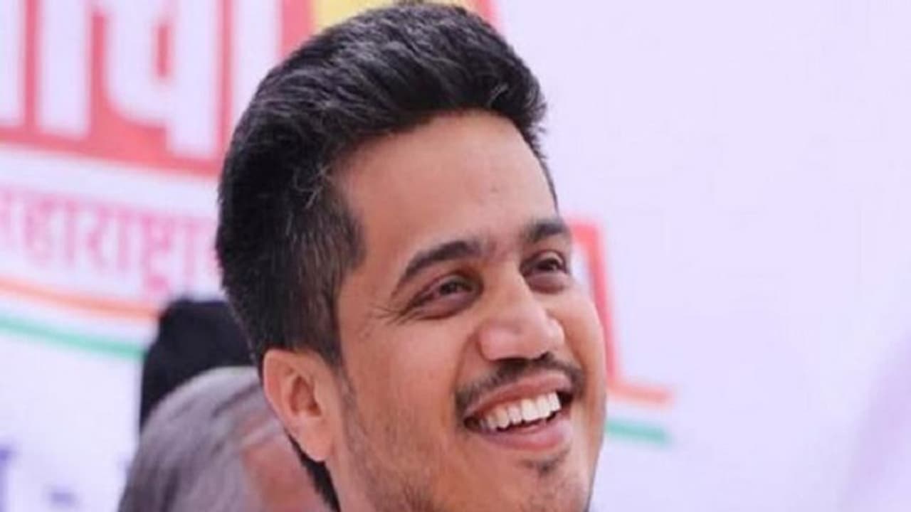 அவர் மட்டும் இருந்திருதா பாஜக இப்படி ஆடுமா ? பால் தாக்ரே பெயரைக் குறிப்பிட்டு கலாய்த்த சரத் பவார் பேரன் !! அவர் மட்டும் இருந்திருதா பாஜக இப்படி ஆடுமா ? பால் தாக்ரே பெயரைக் குறிப்பிட்டு கலாய்த்த சரத் பவார் பேரன் !!