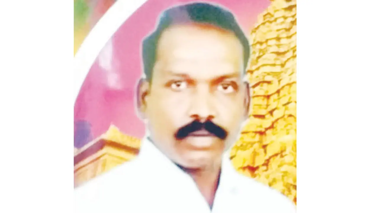 ரவுடியை வழிமறித்து கண்டம் துண்டமாக வெட்டி கூறுபோட்ட கும்பல் !! திருவாரூர் அருகே பயங்கரம் !! ரவுடியை வழிமறித்து கண்டம் துண்டமாக வெட்டி கூறுபோட்ட கும்பல் !! திருவாரூர் அருகே பயங்கரம் !!