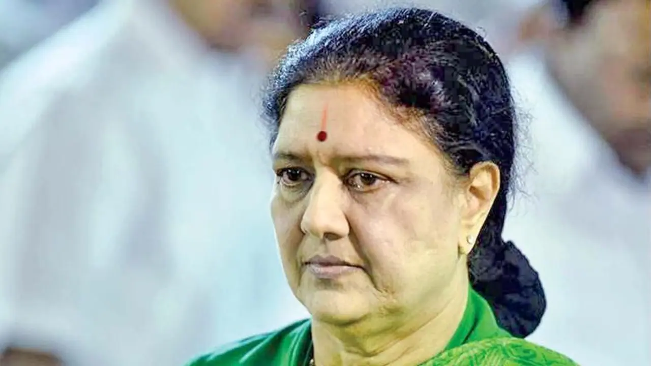 திமுக அரசின் அலட்சியமே இளம் பத்திரிக்கையாளர் இறப்பிற்கு காரணம்... சசிகலா குற்றச்சாட்டு!!