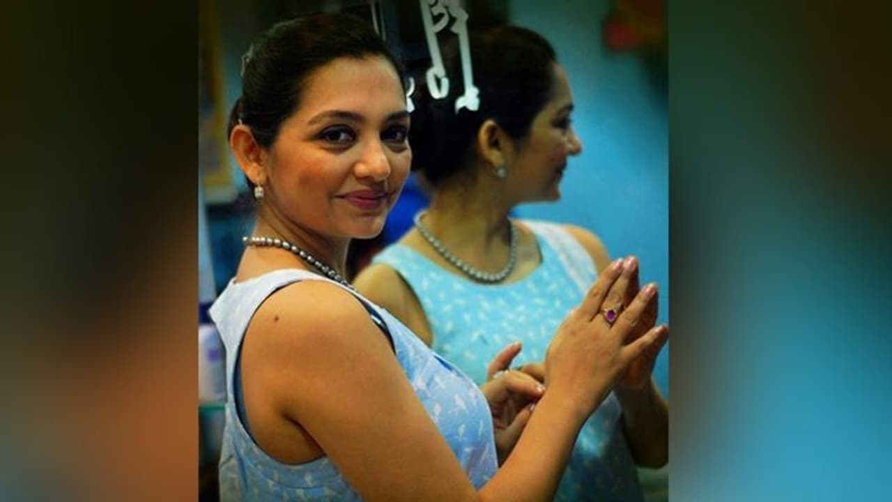 বয়ফ্রেন্ডের সঙ্গে ফোন কথা, মা এর কাছে চড় খেয়েছিলেন জুন মালিয়া বয়ফ্রেন্ডের সঙ্গে ফোন কথা, মা এর কাছে চড় খেয়েছিলেন জুন মালিয়া