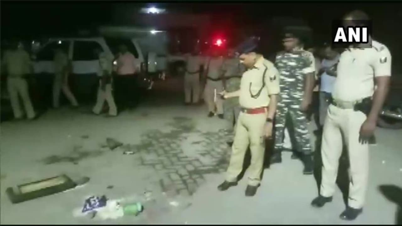 एक एक्सीडेंट ने खत्म कर दी फैमिली, बचीं मौत से जूझतीं दो बेटियां एक एक्सीडेंट ने खत्म कर दी फैमिली, बचीं मौत से जूझतीं दो बेटियां