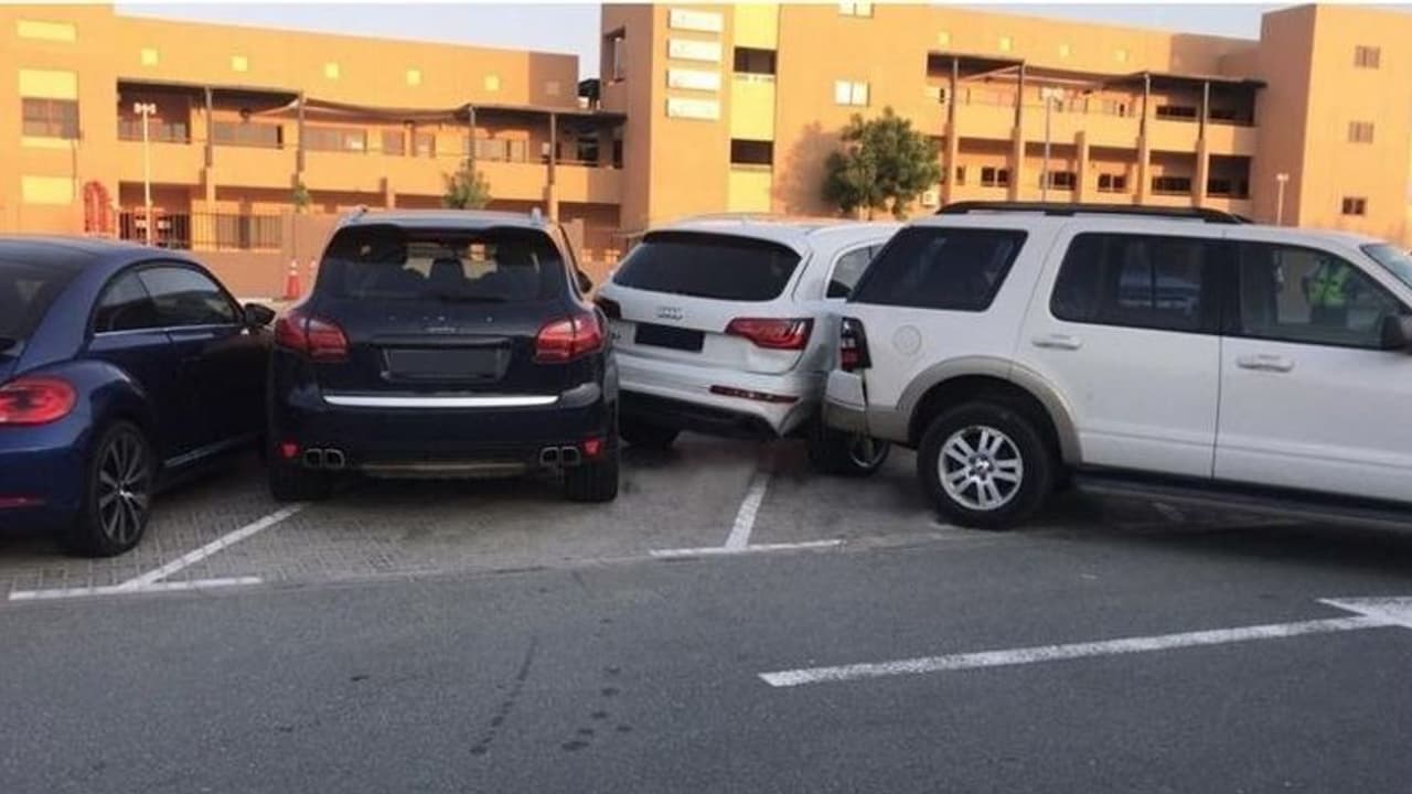 പിന്നിലേക്കെടുത്ത കാറിടിച്ച് യുഎഇയില് ഇന്ത്യന് ബാലിക മരിച്ചു പിന്നിലേക്കെടുത്ത കാറിടിച്ച് യുഎഇയില് ഇന്ത്യന് ബാലിക മരിച്ചു