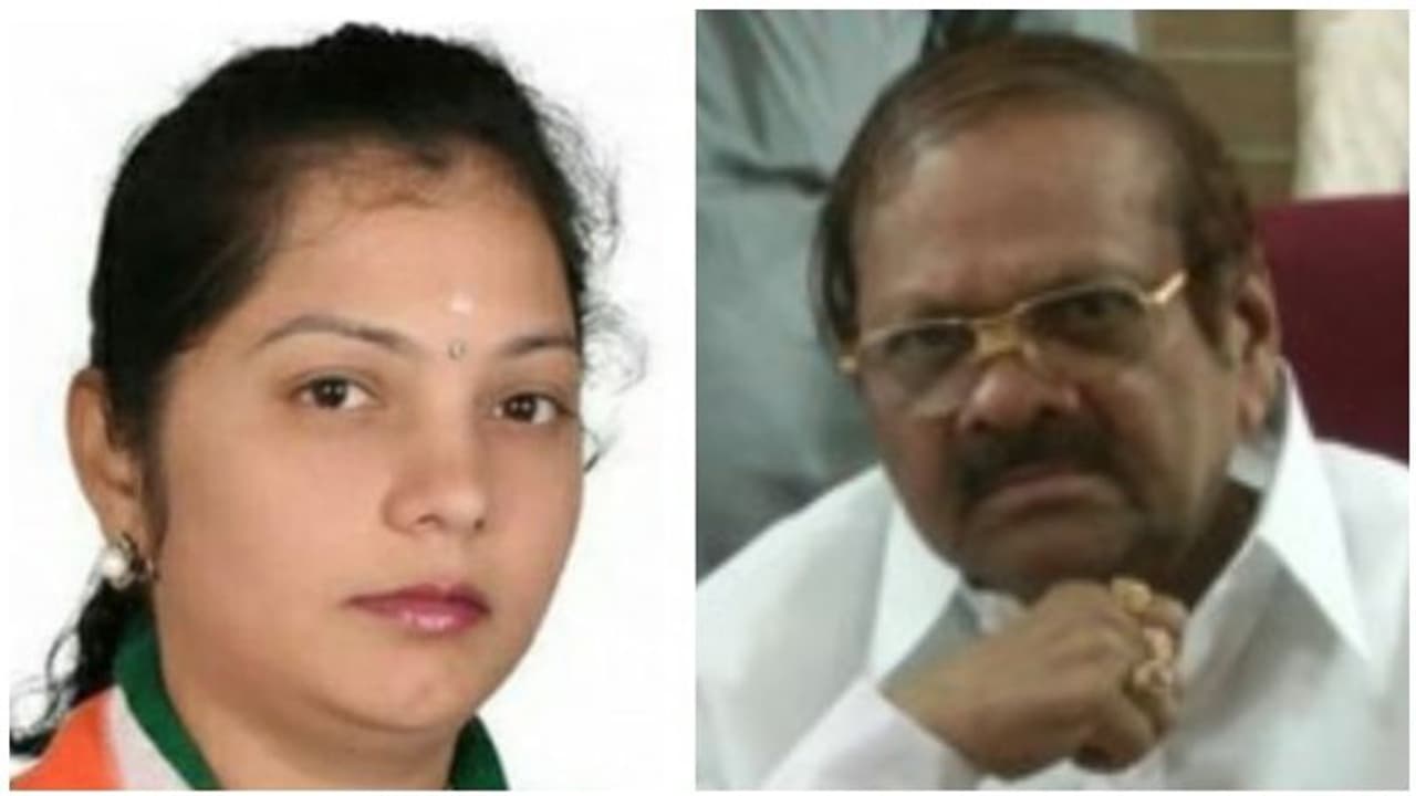 அமைச்சர் ஏமாற்றியதால் இளம்பெண் தற்கொலை..! அரசியல் வட்டாரத்தில் பெரும் பரபரப்பு..! அமைச்சர் ஏமாற்றியதால் இளம்பெண் தற்கொலை..! அரசியல் வட்டாரத்தில் பெரும் பரபரப்பு..!