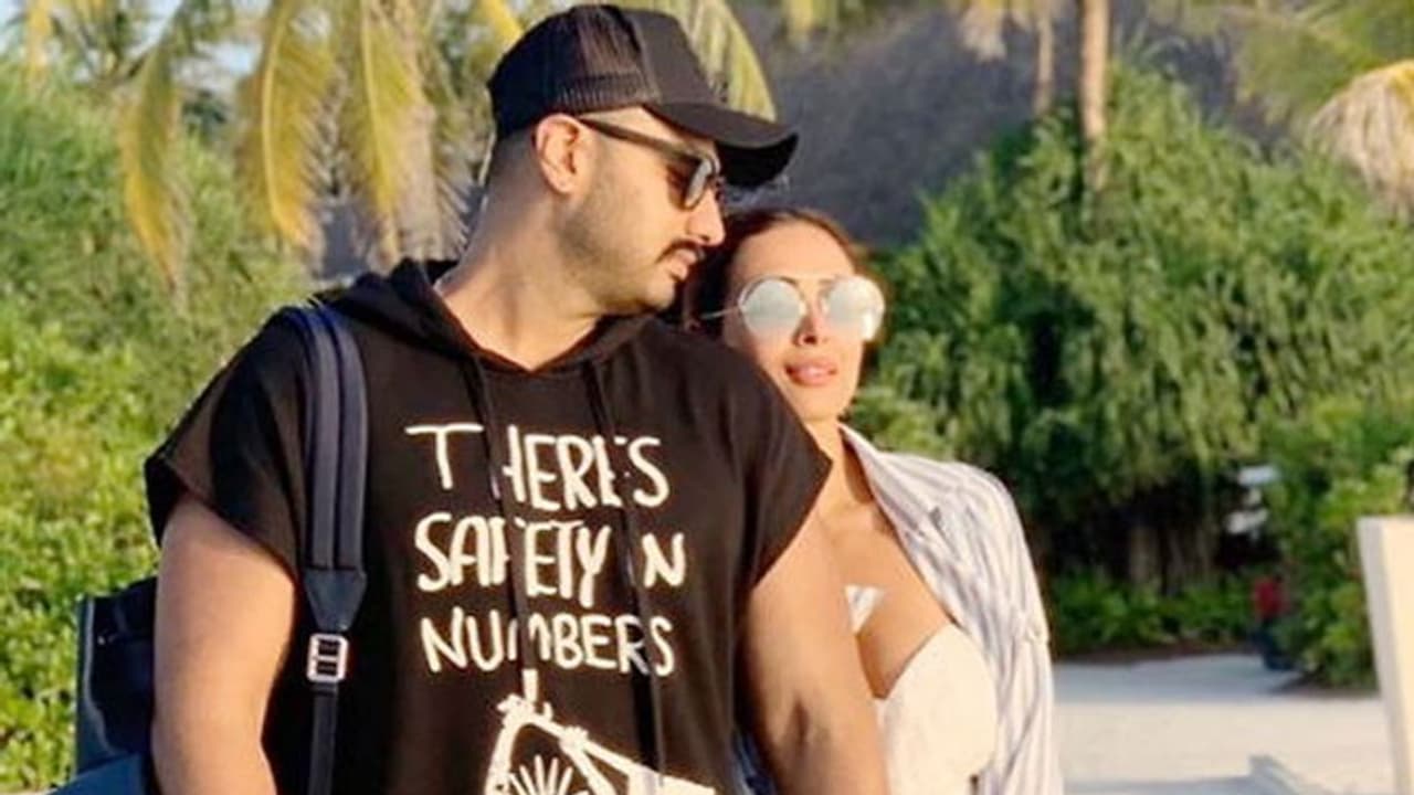 బీచ్ లో పెళ్లి చేసుకుంటా.. కుర్రహీరోతో పెళ్లిపై నటి కామెంట్స్!