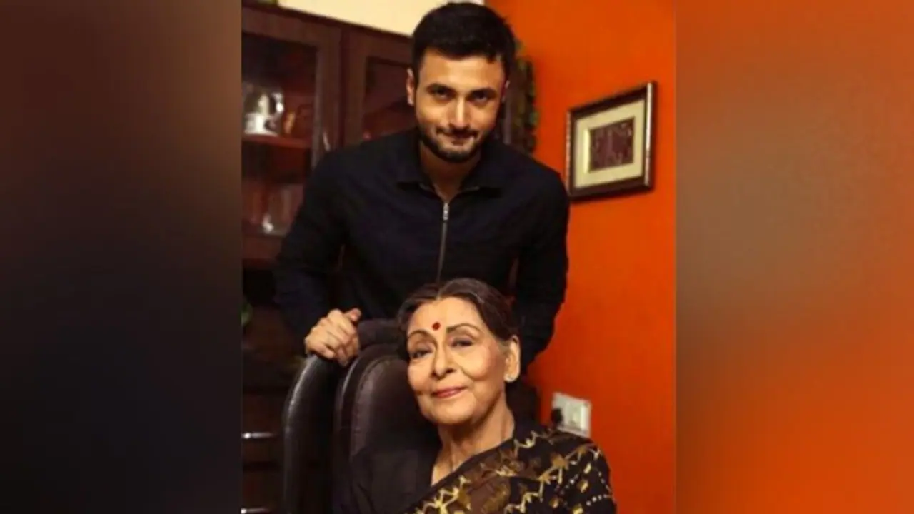 সুপ্রিয়া দেবীর সঙ্গে ছবি শেয়ার করলেন নাতি, জানালেন অভিনয়ে আসার পেছনের রহস্য সুপ্রিয়া দেবীর সঙ্গে ছবি শেয়ার করলেন নাতি, জানালেন অভিনয়ে আসার পেছনের রহস্য